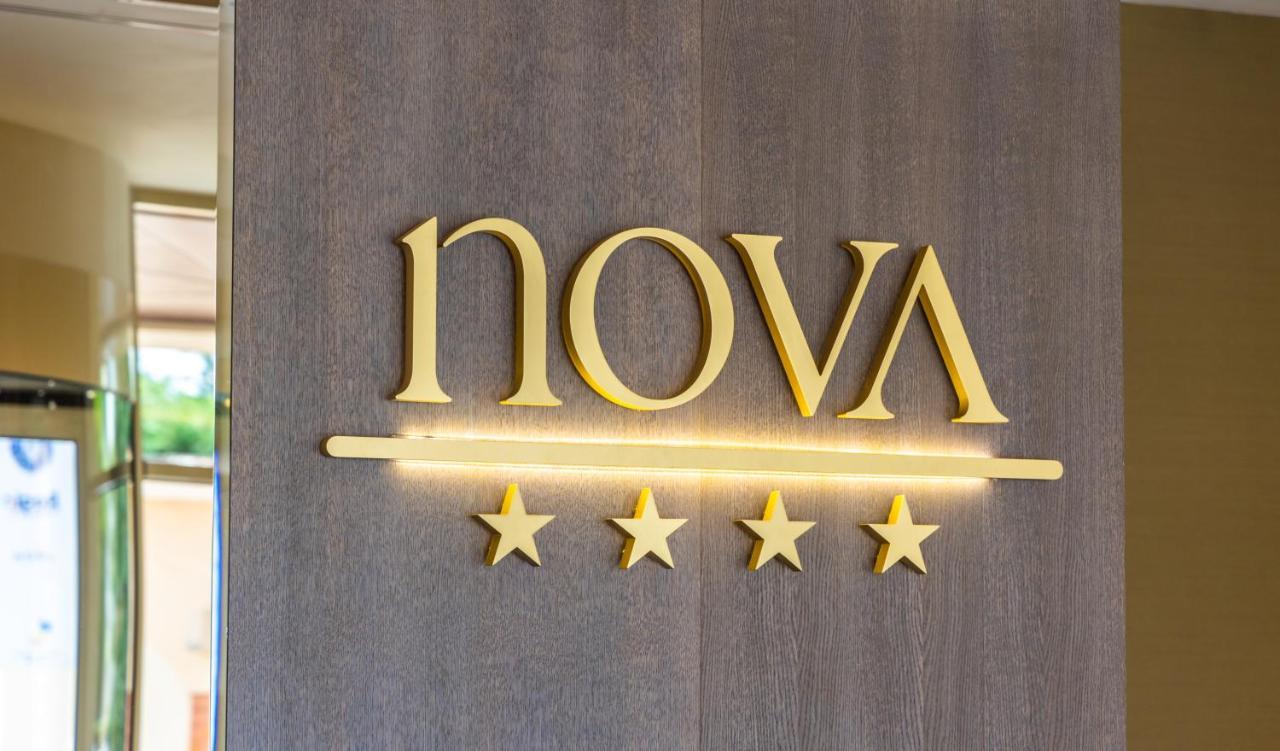 Hotel Nova Luxury Targoviste Extérieur photo